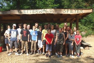 Erschöpft, aber glücklich: Gruppenbild nach Kletterspaß